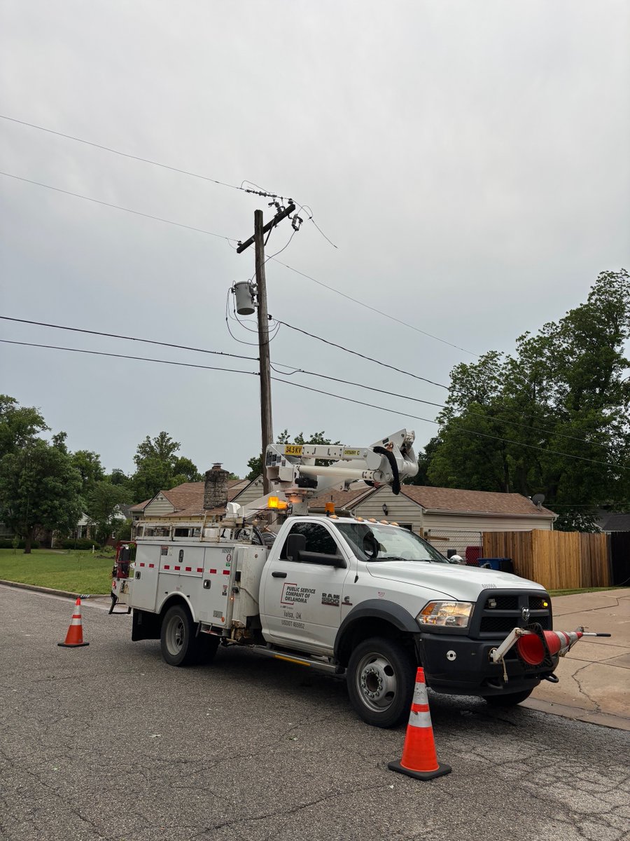PSOklahoma's tweet image. As storms clear and conditions improve, crews will work safely and as quickly as possible to restore power. Please report outages and safety hazards online or call 833-776-6884.
⚡ psoklahoma.com/outages/
⚠️ Stay away from downed lines