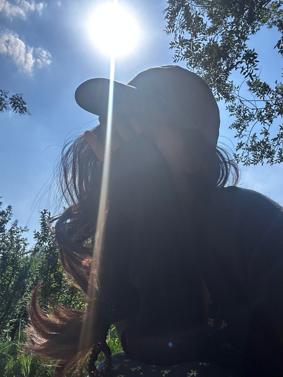 icannotbelieb's tweet image. Try to make today as bright as that sunshine. Because the shining sun always looks beautiful and spreads its radiance everywhere🥰