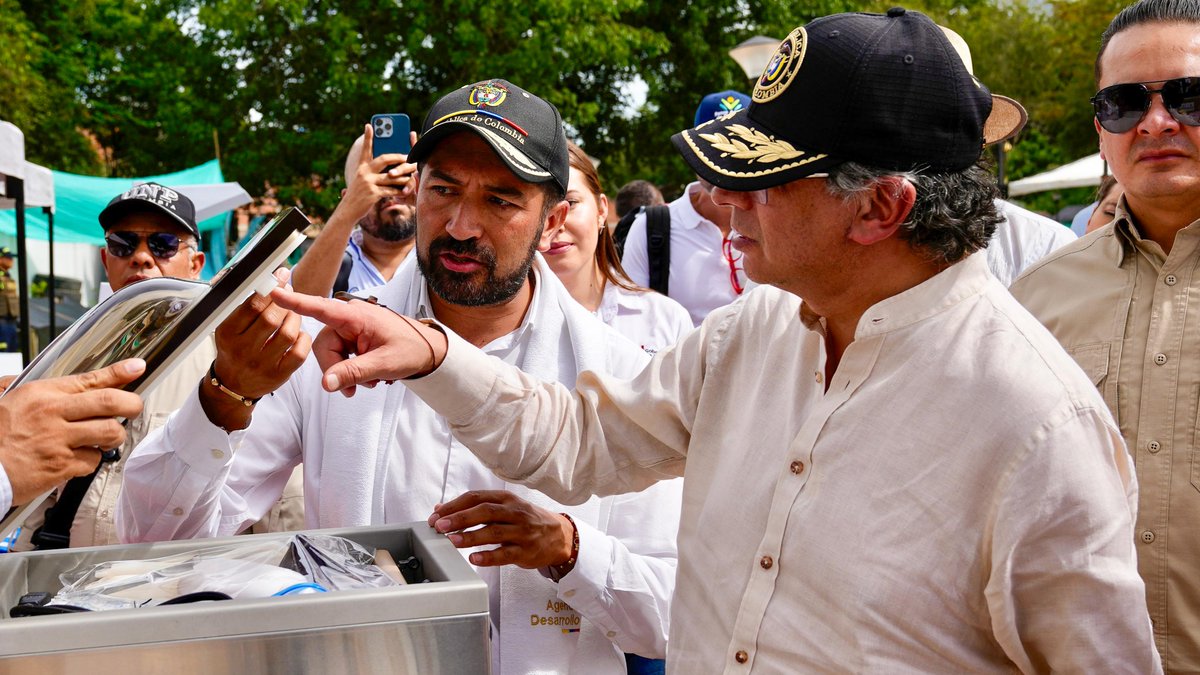Caracol Radio (@caracolradio) on Twitter photo Más de $25.000 millones para agroindustria y comercialización agrícola en el Catatumbo.
<a href="/ADR_Colombia/">Agencia de Desarrollo Rural 🇨🇴</a>
#GobiernoDelCambio
#AliadosCaracol Más de $25.000 millones para agroindustria y comercialización agrícola en el Catatumbo.
<a href="/ADR_Colombia/">Agencia de Desarrollo Rural 🇨🇴</a>
#GobiernoDelCambio
#AliadosCaracol
