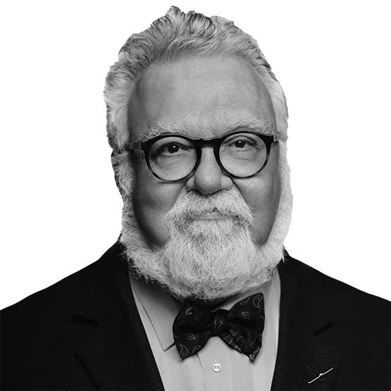 Karısını aldatıp, kızı yaşındaki öğrencilerini taciz eden, üstelik kendi dışkısını yiyen bir sapığın, her mevzuda kanaat önderi ilan edildiği bir ülkedir Türkiye..