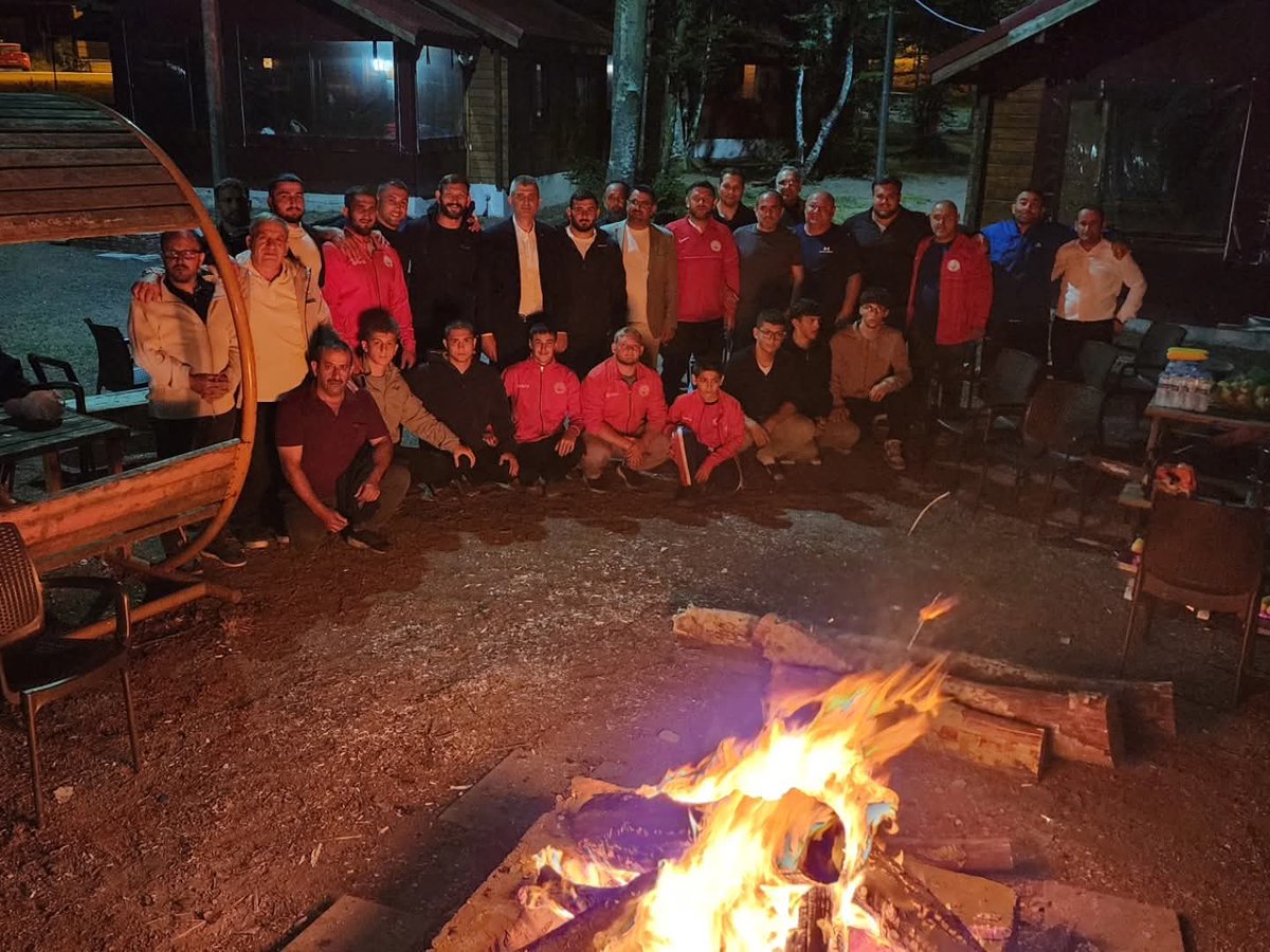 664.Tarihi Kırkpınar Yağlı Güreşleri’ne Eriklitepe Tabiat Parkı'nda hazırlanan Gölcük Belediyespor Yağlı Güreş takımımız ile bir araya gelerek başarı dileklerimi ilettim. 

Tüm sporcularımıza er meydanında üstün başarılar diliyorum.