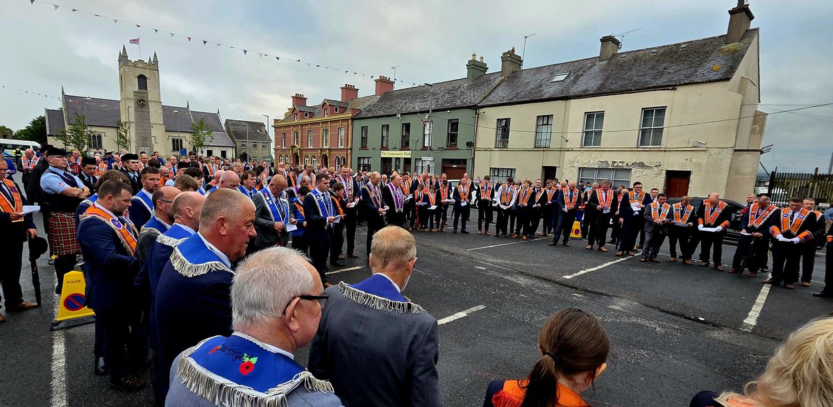 This evening we gathered in Church Square #Rathfriland to commemorate the 109th Anniversary of the #BattleoftheSomme #LestWeForget #Remembrance #ServiceandSacrifice <a href="/OrangeOrder/">Orange Order</a>