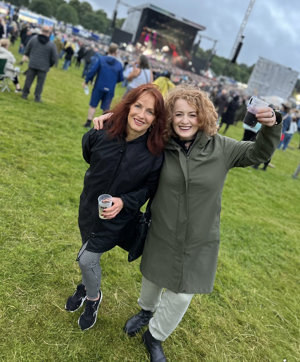 Braving the Glasgow rain at Simple Minds