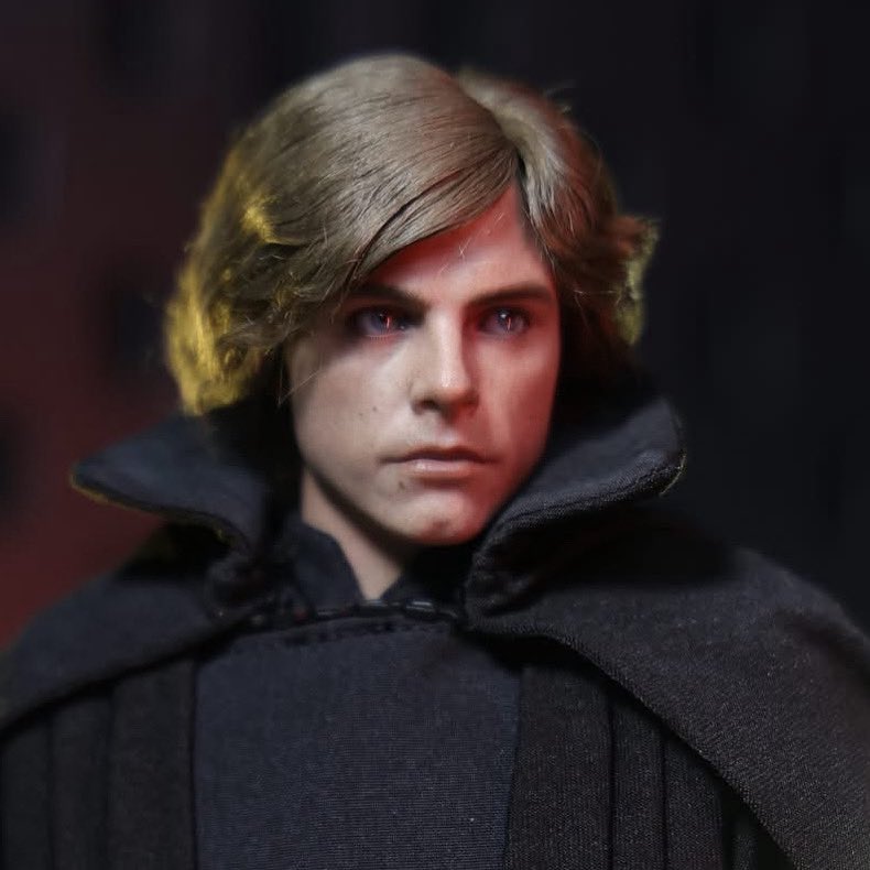 KSGeekMan's tweet photo. Wait a second….i see what you did there Hot Toys. #lukeskywalker #hottoys #operaman https://t.co/oeTDZKv93N