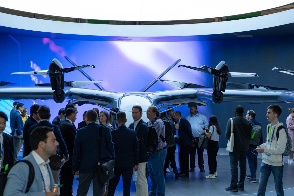 MarketInfinity's tweet image. For the 2025 Paris Airshow, @ArcherAviation  tapped @MarketInfinity to create an immersive experience that brought their vision for the future of flight to life.

Infinity Marketing Team designed a fully custom, 24’ tall booth spanning 53’ x 68’, featuring three distinct…
