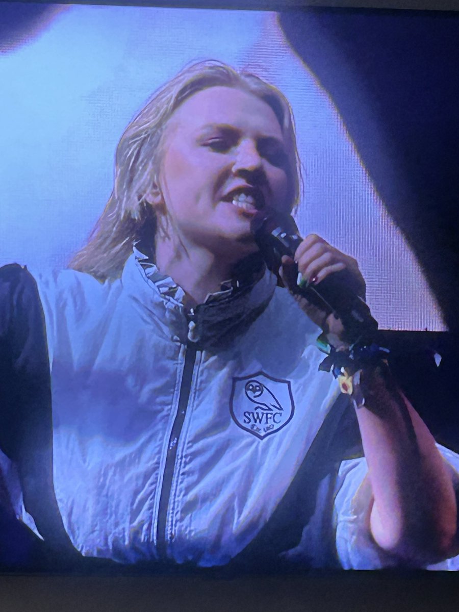 Imagine stepping out in this tracksuit with pride, performing in front of a a crowd full of lanyards championing equality and calling for higher taxes
while your club hasn’t paid wages in two months and is dodging HMRC #Glastonbury