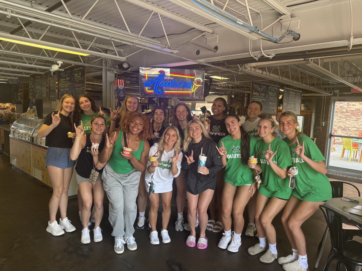 HerdVolleyball's tweet image. Celebrating National Ice Cream Cake Day the only way @ Austin’s!!
#thehardway