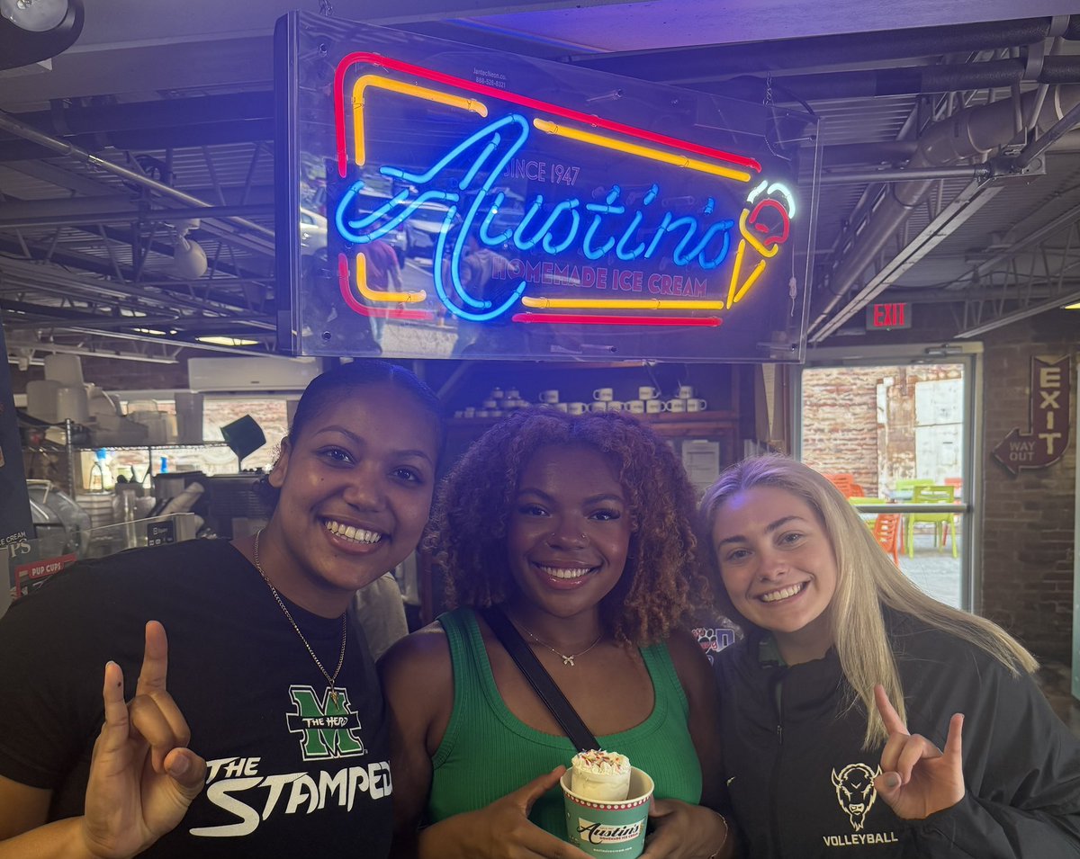 HerdVolleyball's tweet image. Celebrating National Ice Cream Cake Day the only way @ Austin’s!!
#thehardway