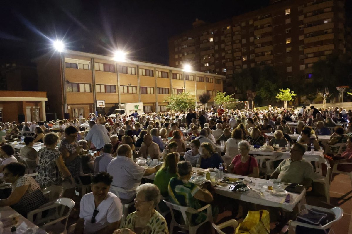 AjuntamentDeMislata (@ajmislata) on Twitter photo XXVI Semana Cultural de la AAVV
🫂 La cena de convivencia de la Agrupación Vecinal reúne unas 800 personas para celebrar el fin del curso, con el tradicional 'arròs amb fesols i naps'
🗣️ <a href="/CarlosFBielsa/">Carlos F. Bielsa | Alcalde de Mislata</a> "La Agrupación es un verdadero motor social y vecinal de nuestra ciudad" XXVI Semana Cultural de la AAVV
🫂 La cena de convivencia de la Agrupación Vecinal reúne unas 800 personas para celebrar el fin del curso, con el tradicional 'arròs amb fesols i naps'
🗣️ <a href="/CarlosFBielsa/">Carlos F. Bielsa | Alcalde de Mislata</a> "La Agrupación es un verdadero motor social y vecinal de nuestra ciudad"