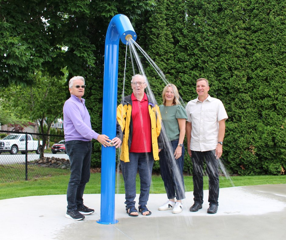 Today, Mayor Popove and Councillors Read and Westeringh attended the opening of the brand new Spray Zone at Philippson Family Park. For more information, read our press release here: loom.ly/bQ6fKnM