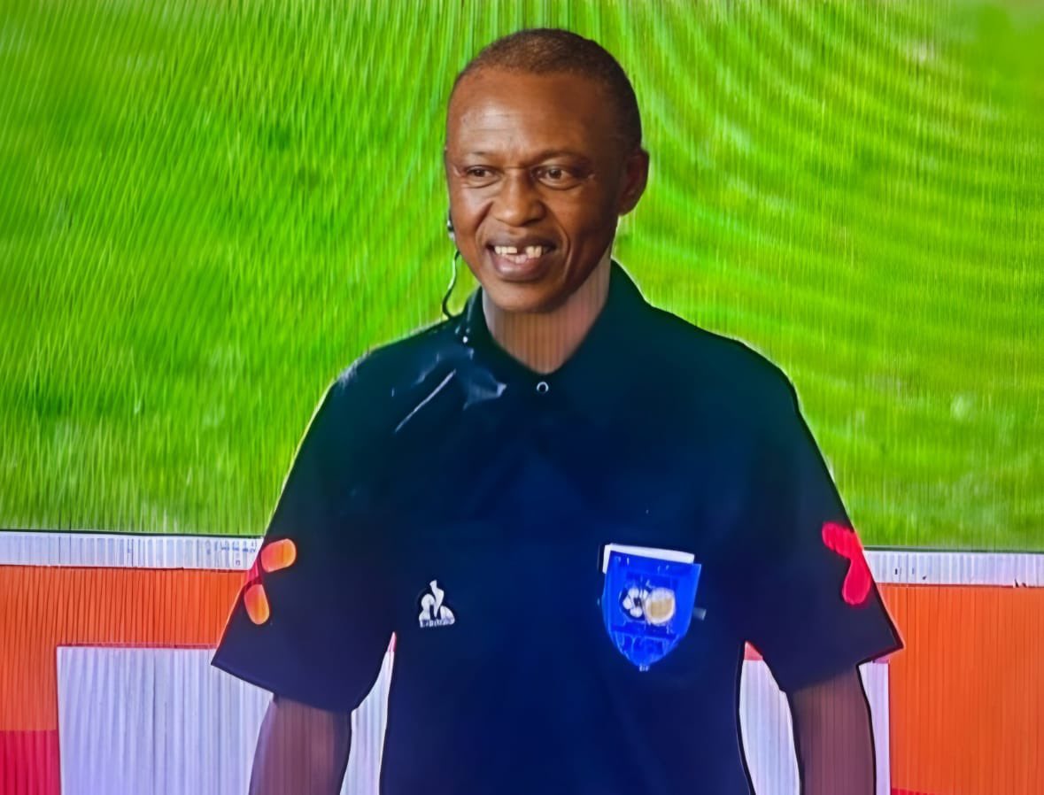 Adinlanga's tweet photo. I wonder why don't we have a South African referee at the FIFA CLUB WORLD CUPπ€
#Masandawana #Sundowns #OfficialPsl #SAFA_NET #SSDiski #SoccerLaduma #SABCSportFootball #SABCSport411 #iDiskiTimes #Amafanswethu #khosi4life #OrlandoPirates #KaizerChiefs https://t.co/sATwam8gkO