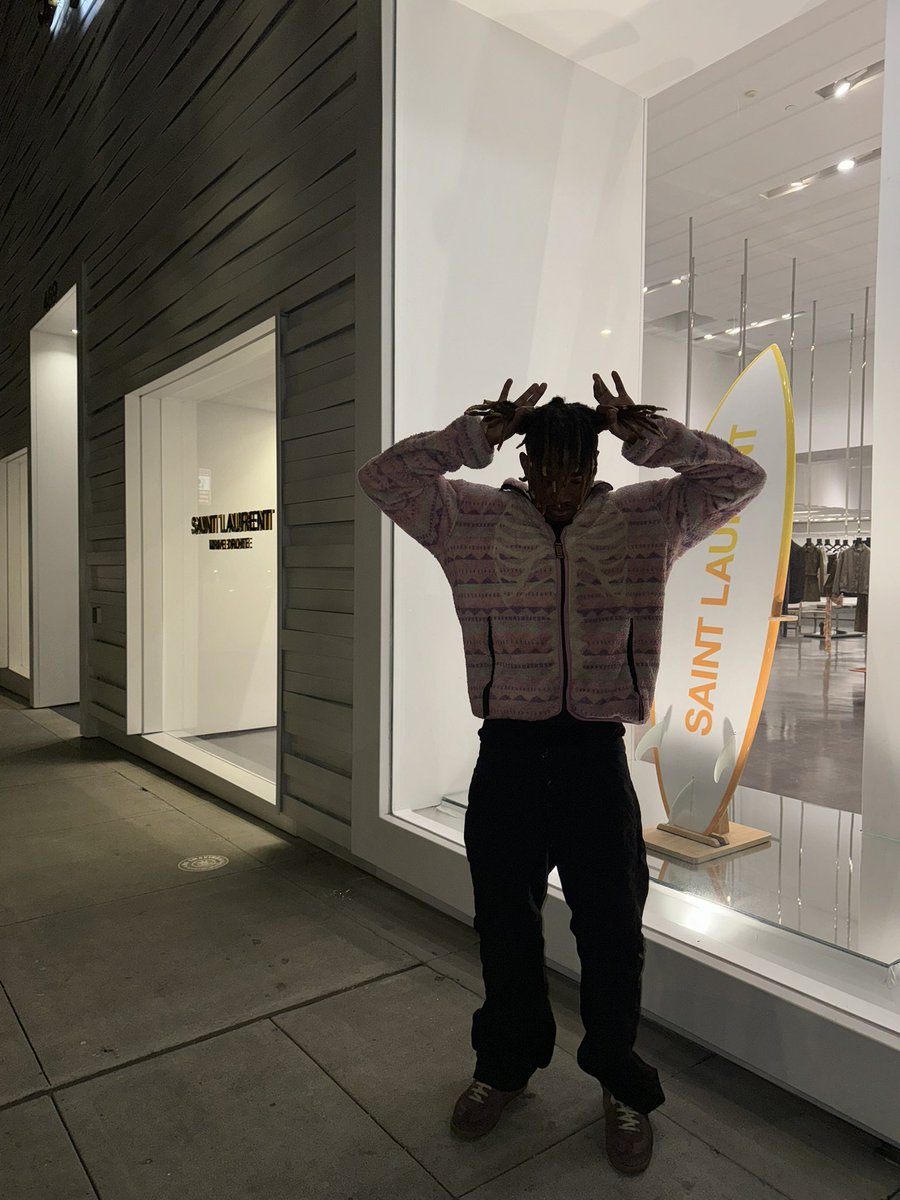 amantokane's tweet image. from head to sole