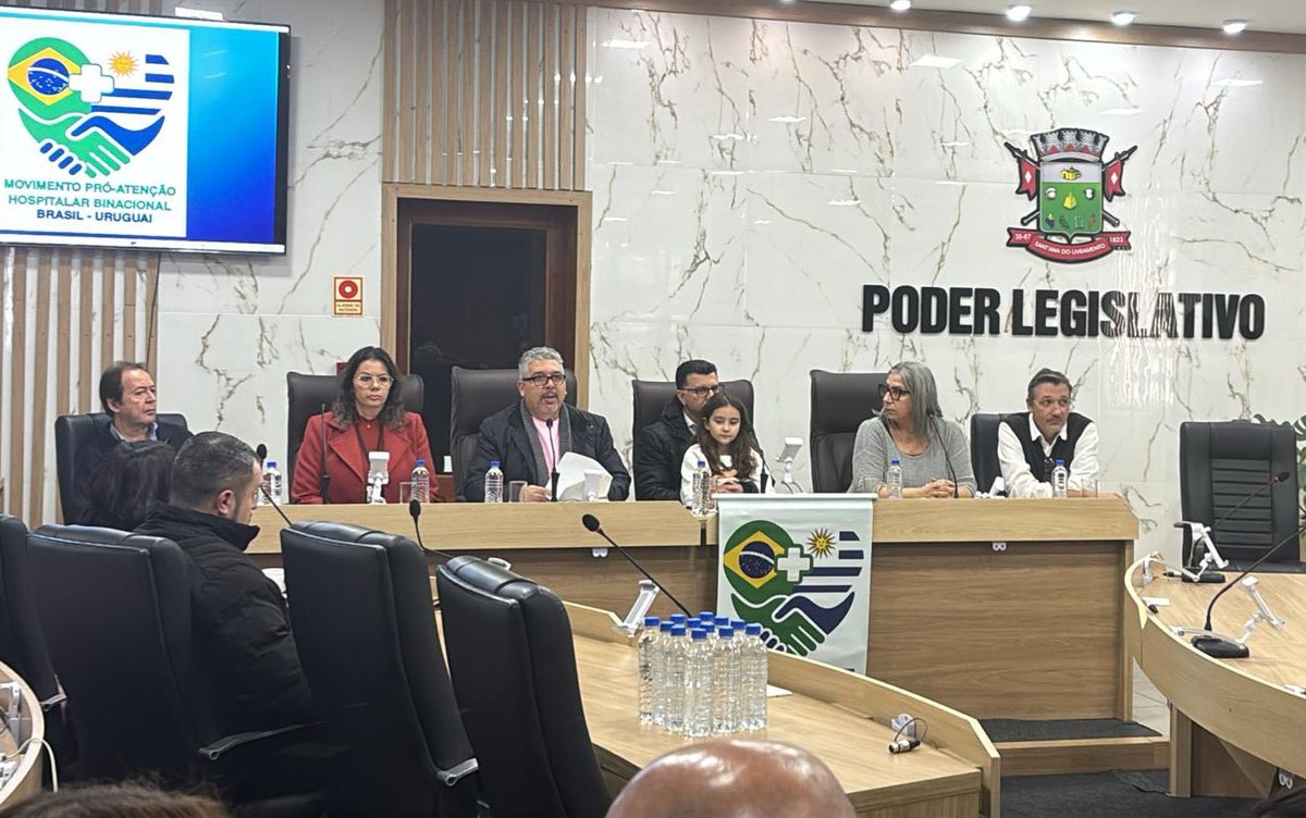 Hoy se celebró en Santana do Livramento una audiencia pública del Movimiento por la Atención Hospitalaria Binacional que busca avanzar hacia una atención en salud más justa, integrada y humana en las ciudades fronterizas de Brasil y Uruguay.

Nota web 👉 gub.uy/ministerio-sal…