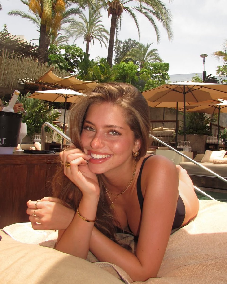 bikinis and babes (@bikinisnbabes) on Twitter photo 