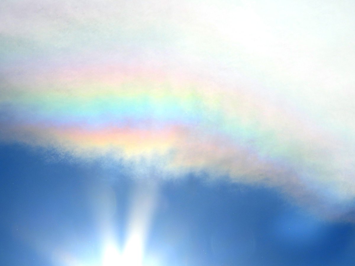 mildthing99's tweet photo. Vivid #iridescence over the #SurreyHills #irisation #MotherOfPearl
@SurreyHillsNL @CloudAppSoc @StormHour @metoffice @ThePhotoHour @PeterGWeather @liamdutton #StormHour #loveukweather #getoutside https://t.co/pd1G7v2MYz