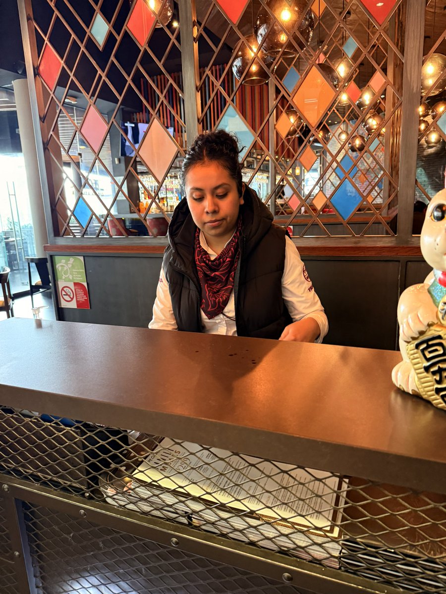 En <a href="/PFChangsMX/">P.F. Chang's México</a> ofrecen en carta un menú libre de gluten, la señorita de la entrada te pregunta sobre tus alergias, te cobran más por la opción sin gluten y aún así, te traen lo que quieren, solo creen que un “perdón me equivoqué” es suficiente <a href="/CeliacosDF/">Celíacos CDMX</a> <a href="/PFChangs/">P.F. Chang's</a> <a href="/Profeco/">Profeco</a>