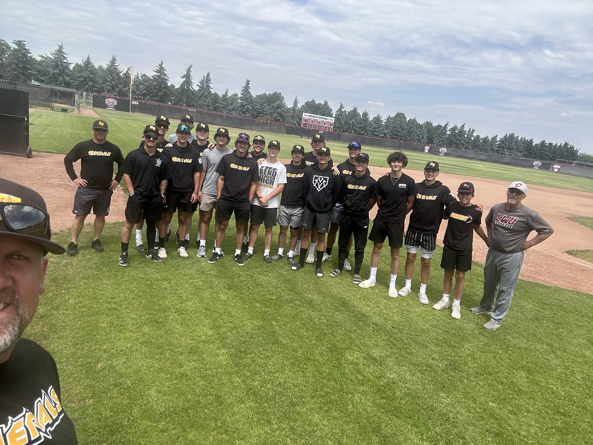 KeyErika83692's tweet photo. @SunwestLegion The teams had a great time in Omaha and CWU! https://t.co/sVIyo0EzZq