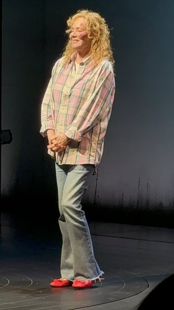 MichaelCovelli's tweet photo. “Deborah Vance, I love your work.”

Had to go back to #CallMeIzzy one more time to fully appreciate the powerful performance and set design of this show. And met the legend Jean Smart after to boot. https://t.co/RXwVooHIyo