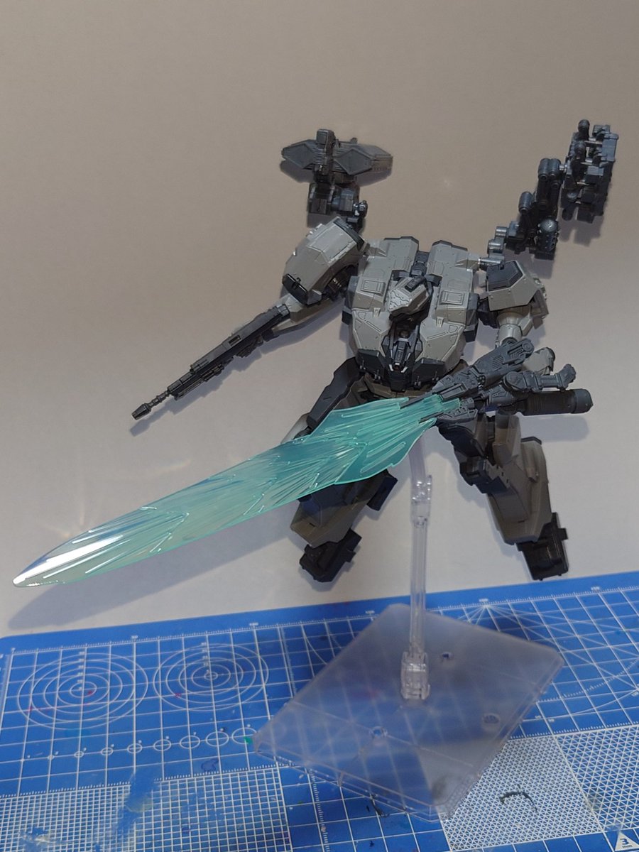 kiyoshimaru01's tweet photo. BANDAIさんの30MMAC6シリーズ、ベイラム製の機体BD-011MELANDERをほぼパチ組みにて。
カメラアイと胸部の一部、背部バーニアだけ微塗装してウェポンセット5を装備。
正統派なカッコ良さのある機体だと思います。☺️
#BANDAI
#30MM
#AC6
#MELANDER
#ウェポンセット5 https://t.co/XQYreqZhw5