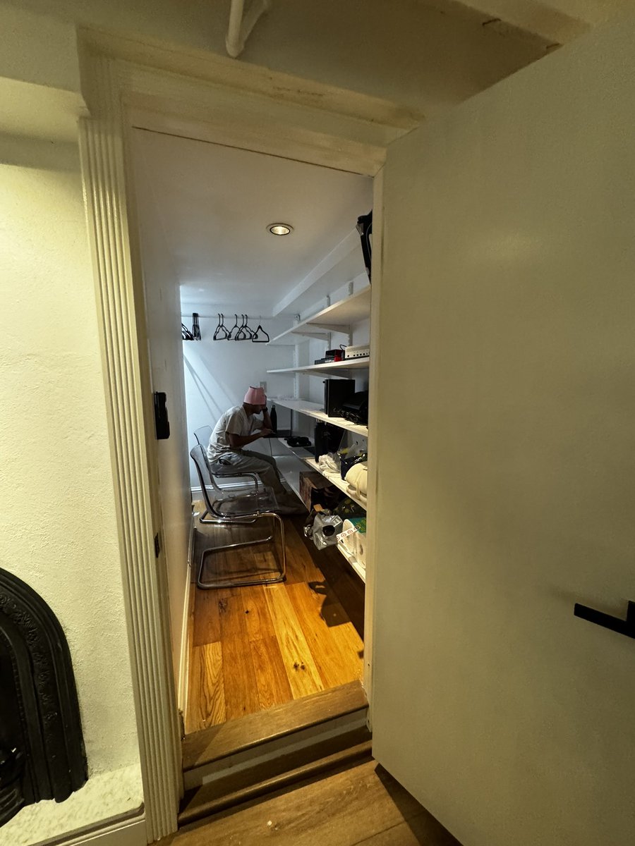 dev_kunjadia's tweet image. welcome to my pre-idea startup office