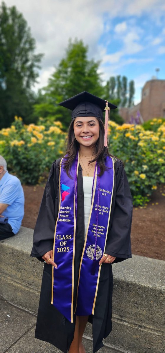 KingLabIPD's tweet image. Congrats on graduating Priya! After working in the lab for 3 years on vaccine adjuvants targeting the CD40 signaling pathway in germinal centers, she earned a Distinguished Researcher in Biochemistry award! Now she's off to work on flu vaccines at NIAID’s Vaccine Research Center.