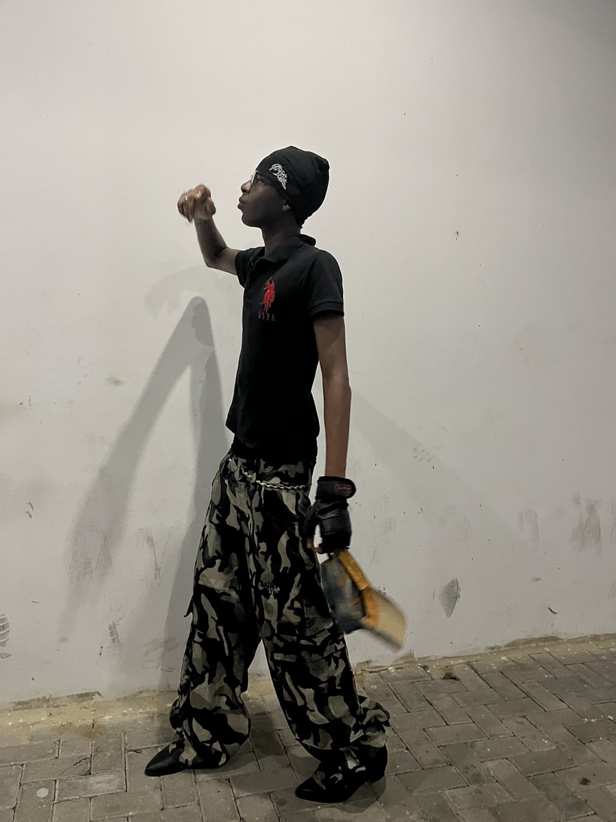 sirniola's tweet photo. soldier suppose bow for this swag. https://t.co/8OiQhNGizM