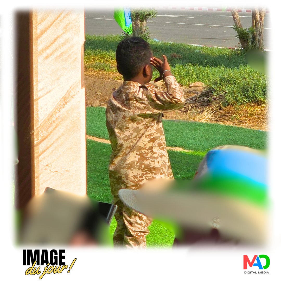 Mao Digital (@maodigitaldj) on Twitter photo 📸 Image du jour
Un petit garçon en tenue militaire, debout et fier, salue le défilé du 27 juin.
Symbole d’un patriotisme qui s’éveille dès le plus jeune âge. 🇩🇯✨
Crédit : <a href="/omar_ahmed_med/">Omar Ahmed 🇩🇯</a> 📸 Image du jour
Un petit garçon en tenue militaire, debout et fier, salue le défilé du 27 juin.
Symbole d’un patriotisme qui s’éveille dès le plus jeune âge. 🇩🇯✨
Crédit : <a href="/omar_ahmed_med/">Omar Ahmed 🇩🇯</a>