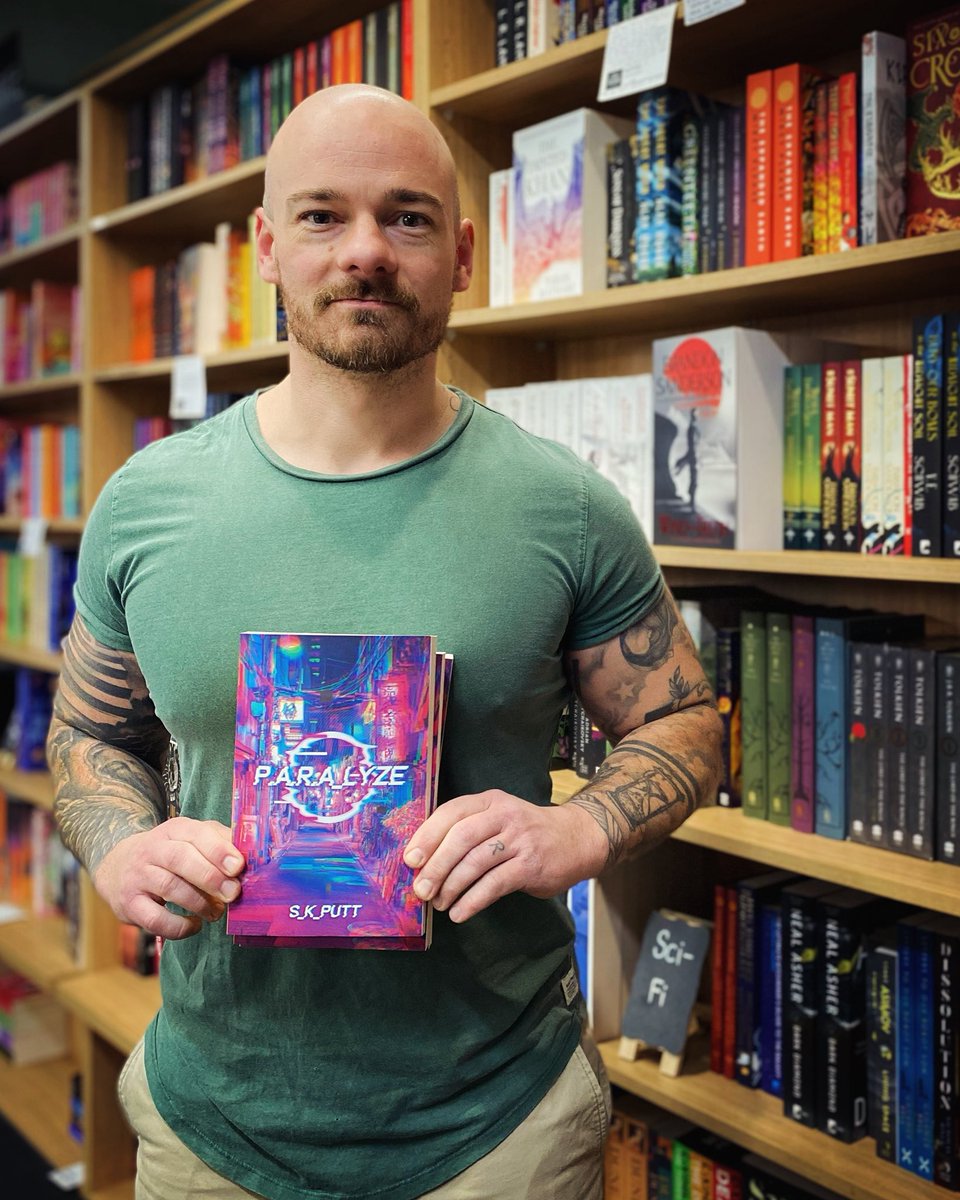 SKPuttauthor's tweet image. Always a special moment seeing PARALYZE on the shelves of my local bookstore!
Huge thanks to Suzie and the amazing team at Farrells Bookshop for their ongoing support.
If you’re on the Mornington Peninsula, make sure to stop by their beautiful store on Main Street, Mornington.