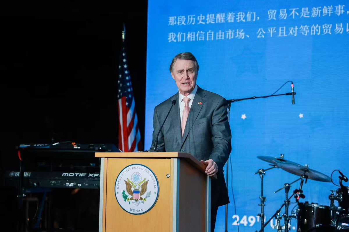 USAmbChina's tweet image. We had a great Independence Day event in Wuhan with American music by @USAFBandPacific, golf, and our business community. I was proud to honor our country’s founding alongside the U.S. Consulate team and many of our friends, colleagues, and American companies in Central China.