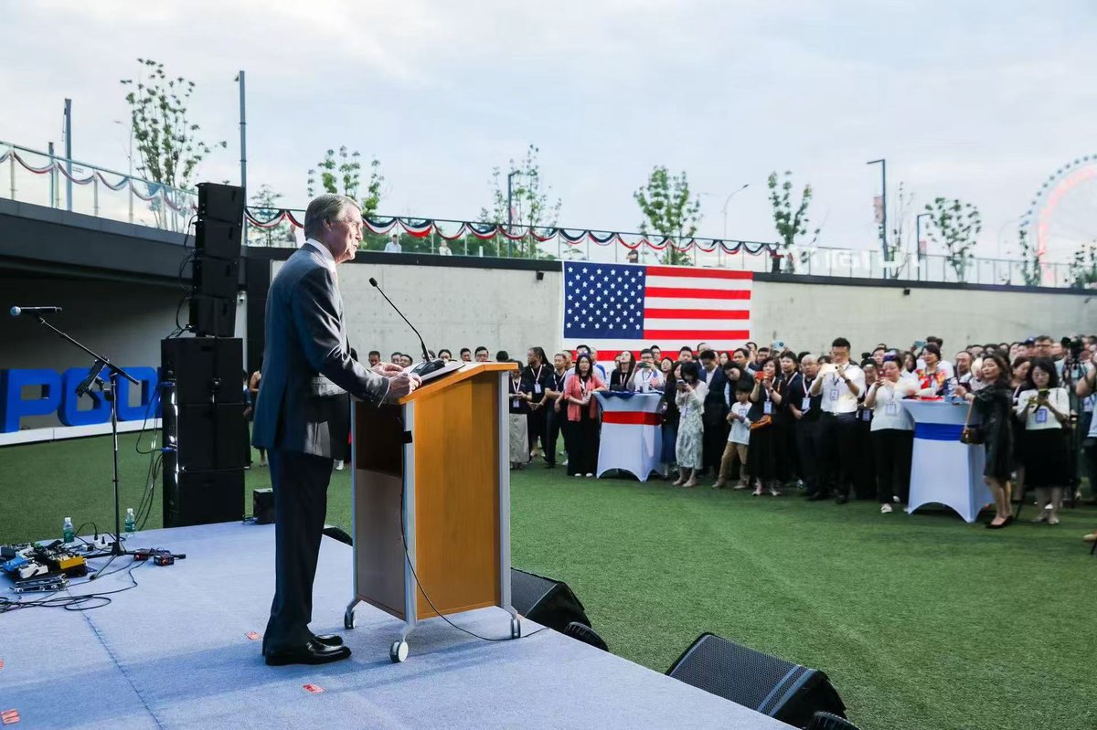 USAmbChina's tweet image. We had a great Independence Day event in Wuhan with American music by @USAFBandPacific, golf, and our business community. I was proud to honor our country’s founding alongside the U.S. Consulate team and many of our friends, colleagues, and American companies in Central China.