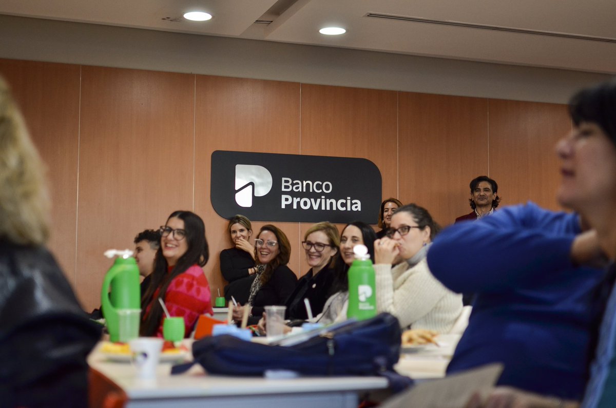 🏳️‍⚧️🏳️‍🌈2 da capacitación de Red orgullo con agentes del Banco Provincia
Junto a <a href="/roscast/">Rosemary A. Castelli</a> y el equipo de RedOrgullo realizamos el taller para trabajadores del banco, donde se intercambiaron testimonios
Estuvieron presentes autoridades del Banco <a href="/JCuattromo/">Juan Cuattromo</a> <a href="/MartaTalice/">Marta Tálice</a> <a href="/MinMujeresPBA/">Ministerio de Mujeres PBA</a>