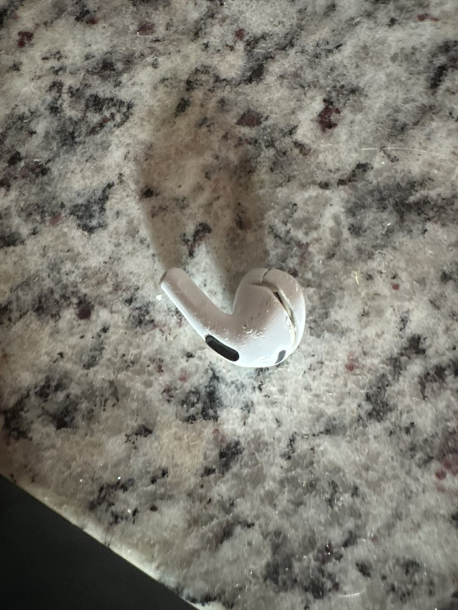 JamieZazzle's tweet photo. Why does the universe not want women to have a left AirPod? I don’t understand…#RIP2ndgen https://t.co/PZzOajtl3y