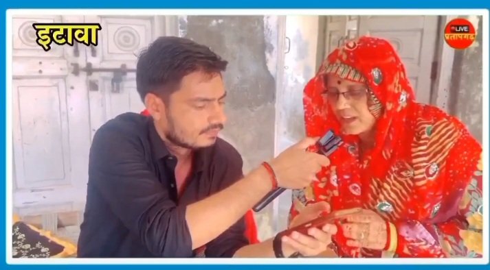 PreetiYadav_16's tweet photo. इटावा में जिस महिला ने यादव कथावाचकों के ऊपर छेड़छाड़ का आरोप लगाया है, 

वही महिला आज कह रही है कि यदुवंशियों को कड़ी से कड़ी सजा मिलनी चाहिए, अभी तो उनकी चुटिया कटी है, इन सालों की मुंडी काटनी चाहिए। 

इनकी बहू-बेटियों के मूत्र का विसर्जन करना चाहिए, ये सारे कुत्ते की औलाद है और एक बाप के पैदाइश नहीं है।

इनकी बहन-बेटियों को नंगा करके चौराहे पर घुमाना चाहिए। 

क्या यूपी पुलिस इस महिला पर कोई कार्रवाई करेगी। 

लगता है इनको सत्ता का संरक्षण प्राप्त हो चुका है तभी इतना जहर उगल रही है।