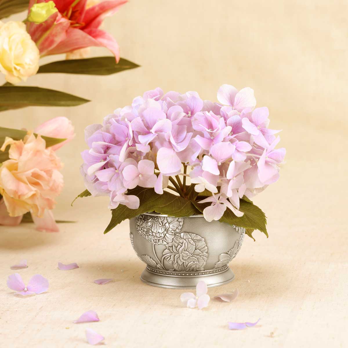 A soft touch that brings warmth and colour to your home.

#RoyalSelangor #Evoke #HomeandLiving #Gift #GiftIdeas