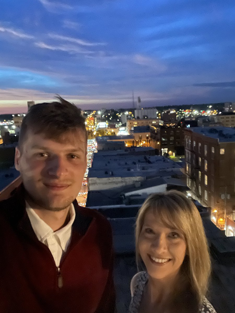 04Cosmo's tweet image. This rooftop bar is kinda cool! Beautiful weather!  #SpringfieldMO.