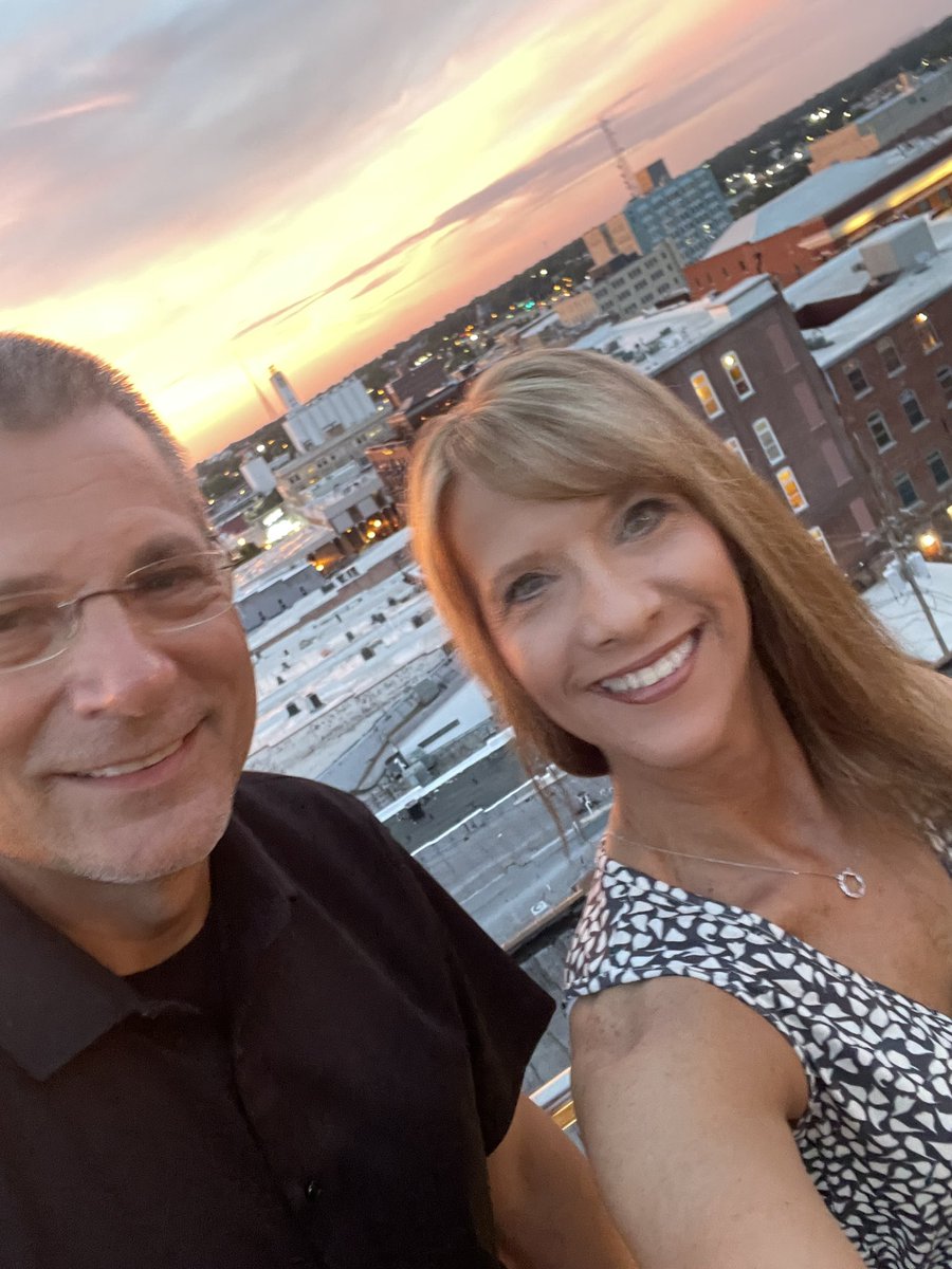 04Cosmo's tweet image. This rooftop bar is kinda cool! Beautiful weather!  #SpringfieldMO.