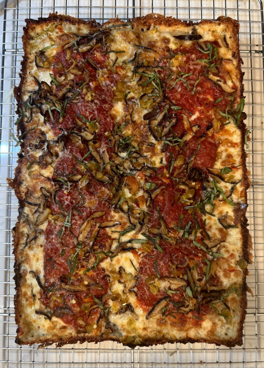 futurevictim_'s tweet image. it’s not the best detroit style pizza anyone’s ever made. and it’s not the best one i’ll ever make. but it’s the best one i’ve made so far