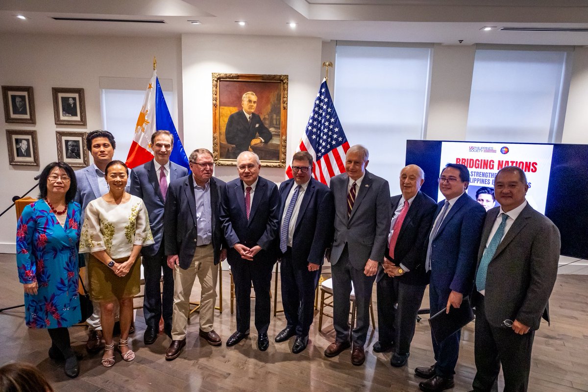 PHLAmbUSA's tweet image. We hosted a forum “Bridging Nations: Strengthening U.S.-Philippines Economic Ties”, where @AmbassadorJones and former USTR deputy Ronald Baumgarten Jr. talked US economic policies and their impact on PH-US relations. Thanks to @usphilsociety and PACC-MDC for the solid turnout.