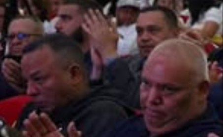 <a href="/El_Cooperante/">El Cooperante</a> Angel Lara Rondón, Hermano de Elizabeth Rondón esposa de <a href="/eduardopinate/">Eduardo Piñate R</a> asedia y acosa a las trabajadoras dl <a href="/MinTrabajoVE/">Ministerio del PP para el Proceso Socia de Trabajo</a> ojo con eso <a href="/cbolivariana/">Central Bolivariana CBST</a> <a href="/dcabellor/">Diosdado Cabello R</a> <a href="/NicolasMaduro/">Nicolás Maduro</a> <a href="/ConCiliaFlores/">Cilia Flores</a> <a href="/delcyrodriguezv/">Delcy Rodríguez</a> <a href="/jorgerpsuv/">Jorge Rodríguez</a> <a href="/vladimirpadrino/">Vladimir Padrino L.</a> <a href="/TarekWiliamSaab/">Tarek William Saab</a> <a href="/NTN24ve/">NTN24 Venezuela</a> <a href="/angelariaslts/">Ángel Arias</a>