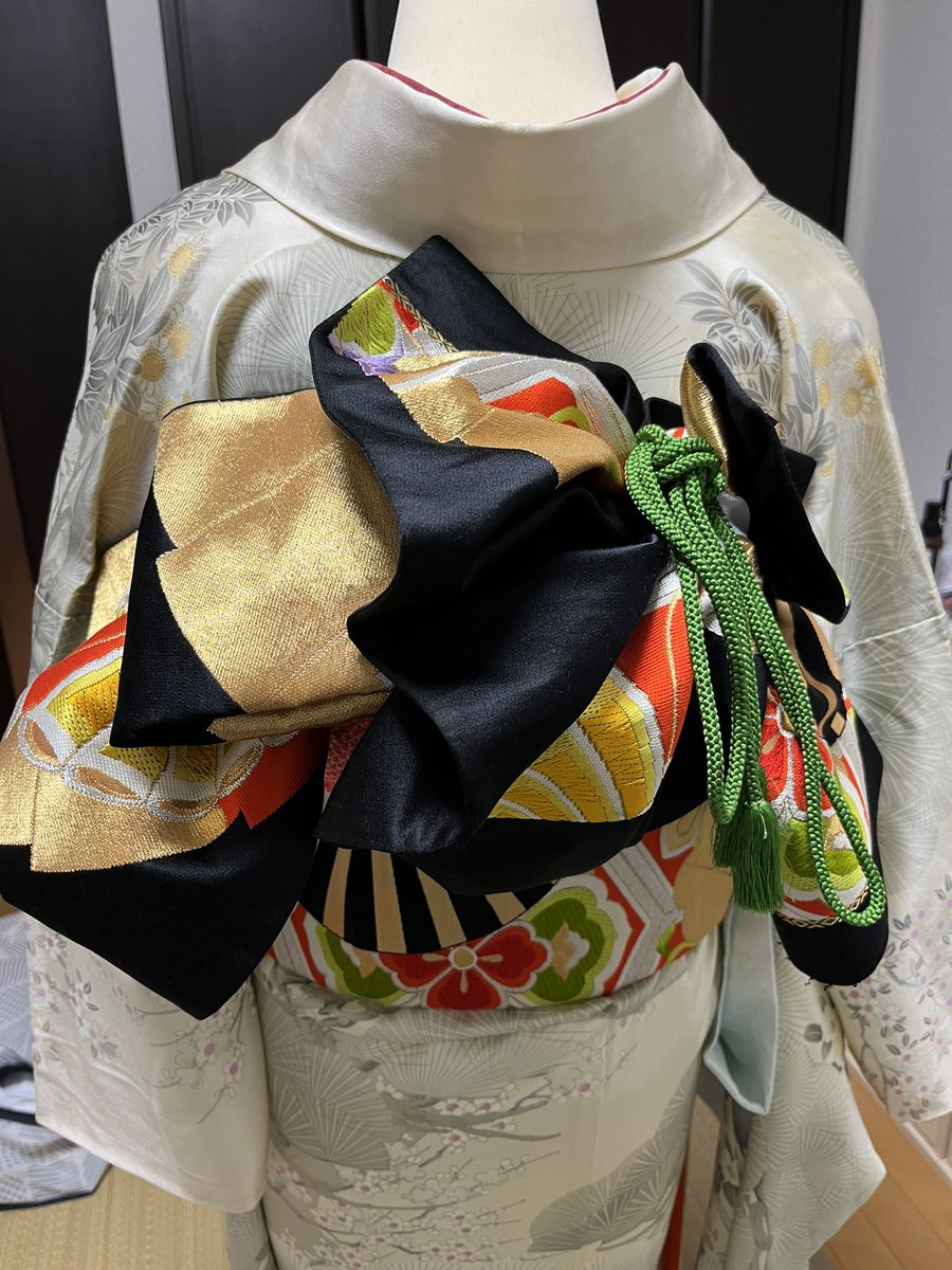 maywonder0513's tweet image. あまりにも着物👘愛が強すぎて、トルソーを購入し、振袖の着付を勉強中。やっぱり着物って美しいな😍😍😍