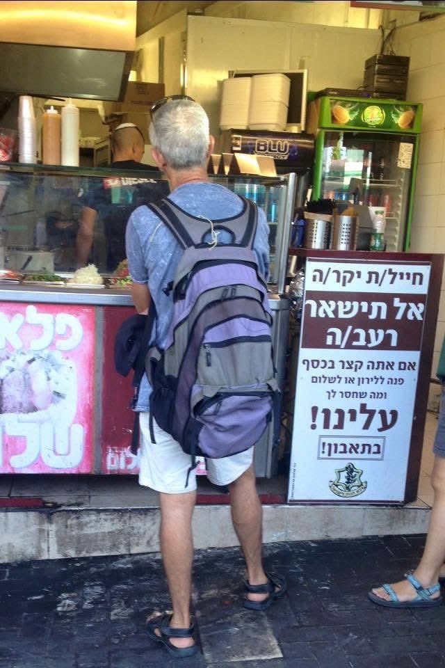 Solo en Israel , en la Estación central de bus , este cartel que dice .: SOLDADO/A QUERIDO/A  . NO TE QUEDES CON HAMBRE , SI NO TIENES CON QUE PAGAR, NOSOTROS LO HACEMOS . 
BUEN PROVECHO !
Emotivo , un gesto de amor para los pibes que defienden Israel con sus vidas .