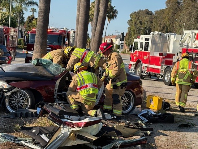 Huntington Beach Fire crews have responded to a serious crash involving a vehicle and a palm tree. Three individuals were transported, with the Jaws of Life used to assist in the rescue. Newport Beach and Costa Mesa Fire Departments assisted on scene. #HuntingtonBeach #HBFD