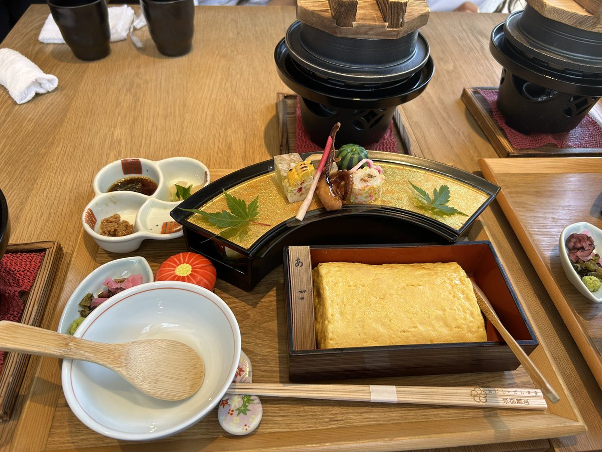 555tomoyuki's tweet photo. だし巻き到着 https://t.co/xdDRMKs7Sg
