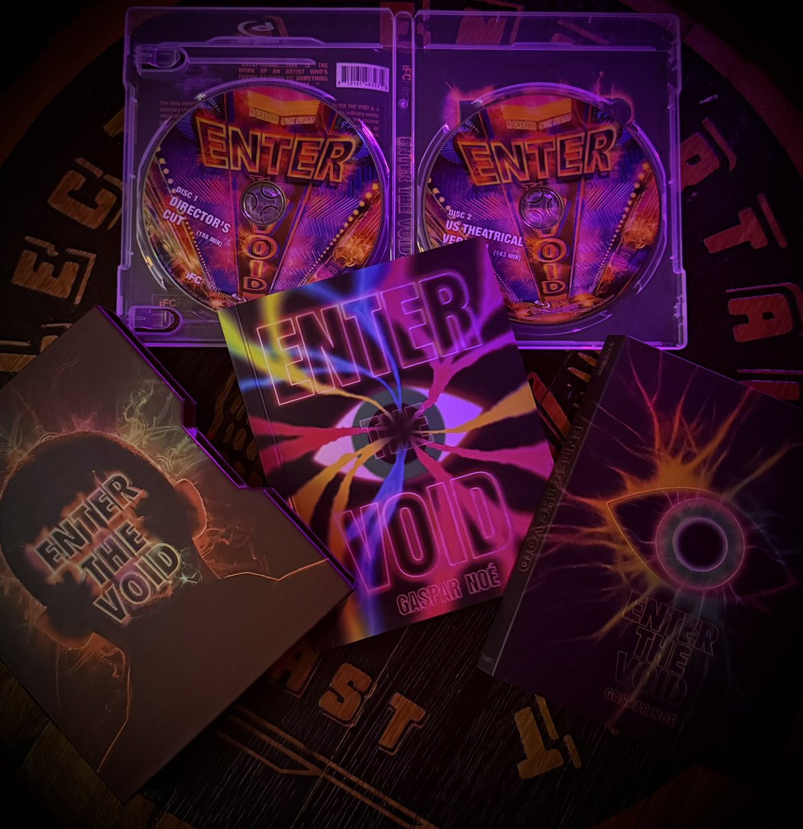 ElecticEnterta1's tweet image. Enter the Void has arrived from IFC Films and @vinegarsyndrome 

This release is on two Blu-ray Discs including both the director’s cut and theatrical cut. It also includes some great special features, a 40 page booklet and it’s all packed in a rigid side loading case.