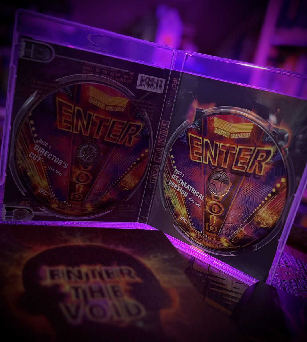ElecticEnterta1's tweet image. Enter the Void has arrived from IFC Films and @vinegarsyndrome 

This release is on two Blu-ray Discs including both the director’s cut and theatrical cut. It also includes some great special features, a 40 page booklet and it’s all packed in a rigid side loading case.