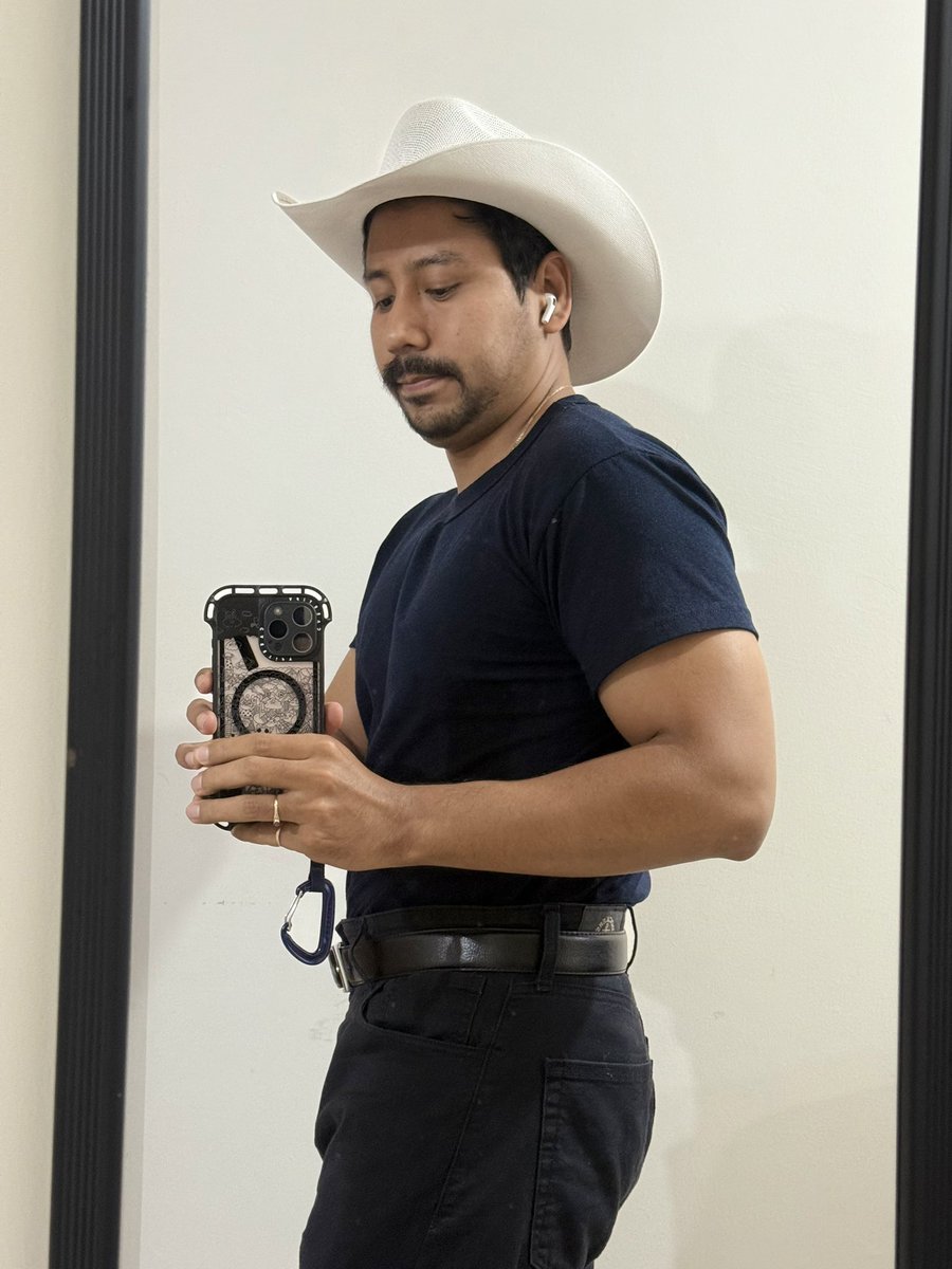 randomguy201635's tweet image. Cowboy is here ✌️ 🤠