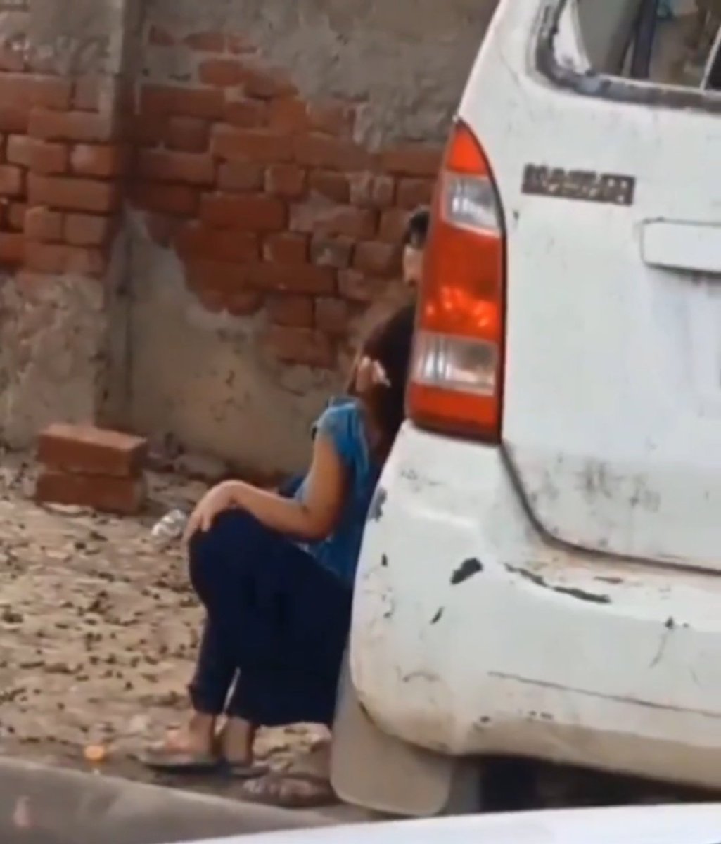 Totli <a href="/KarishmaAziz_/">Karishma Aziz</a> आ अपने अबू को डिफेंड कर ।। अब बोल बकल