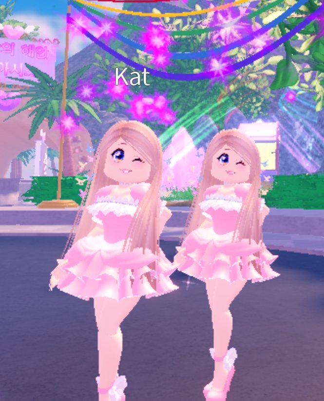 Twin outfit✨️🩷
<a href="/Fluffy_Hills/">Fluffy Hills 🌼</a>

#Fluffyhills #fluffyhills
#Roblox #roblox