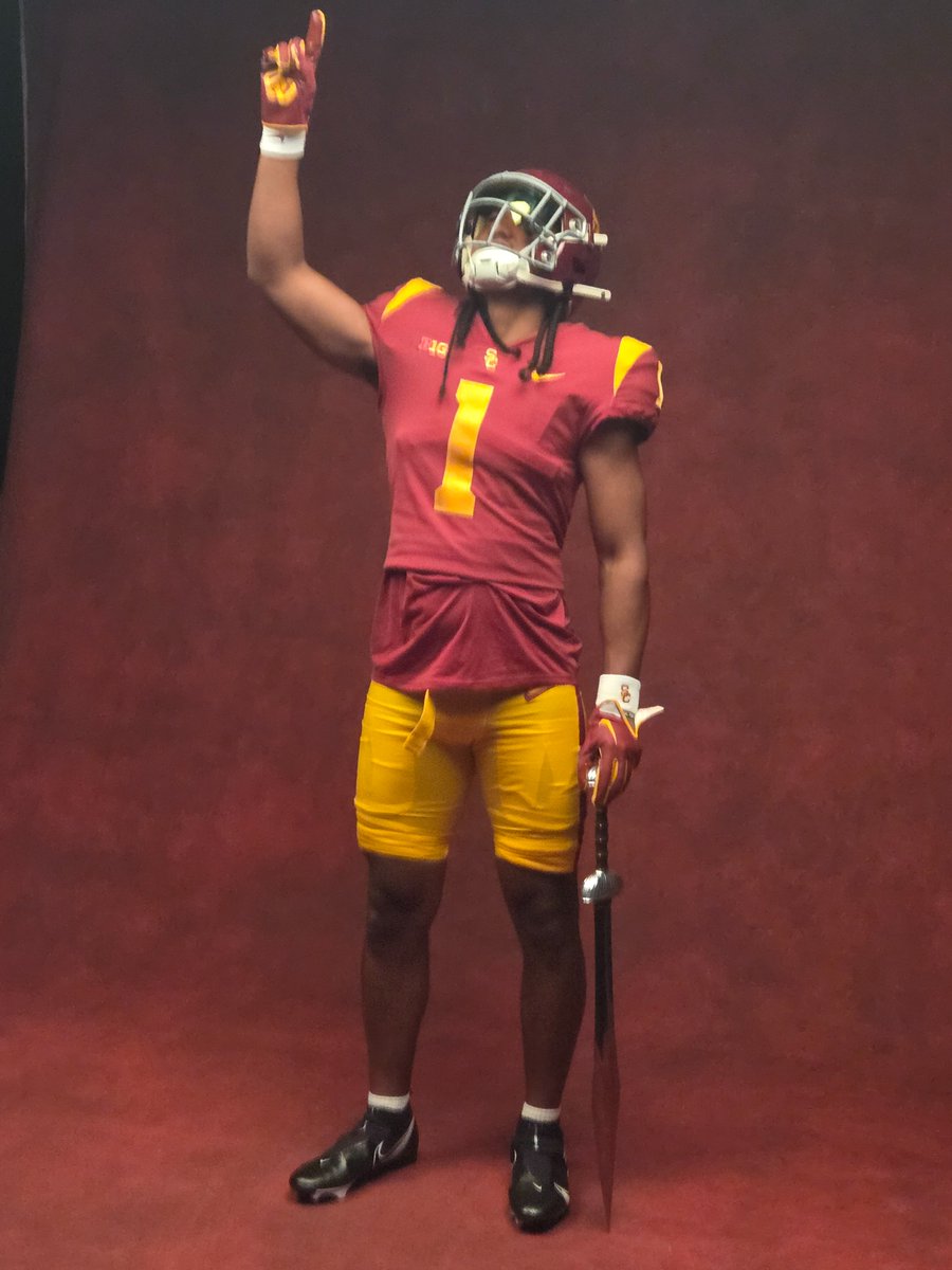 The story behind the #58 📖 In the 92'Championship game my brother pointed to the sky after he got a sack to honor Stan. Long time equipment mngr that passed away before the season. In Honor of his Unko <a href="/willhansili/">Ghost</a> he showed homage by pointing to the sky and holding the #58 <a href="/USC/">USC</a>