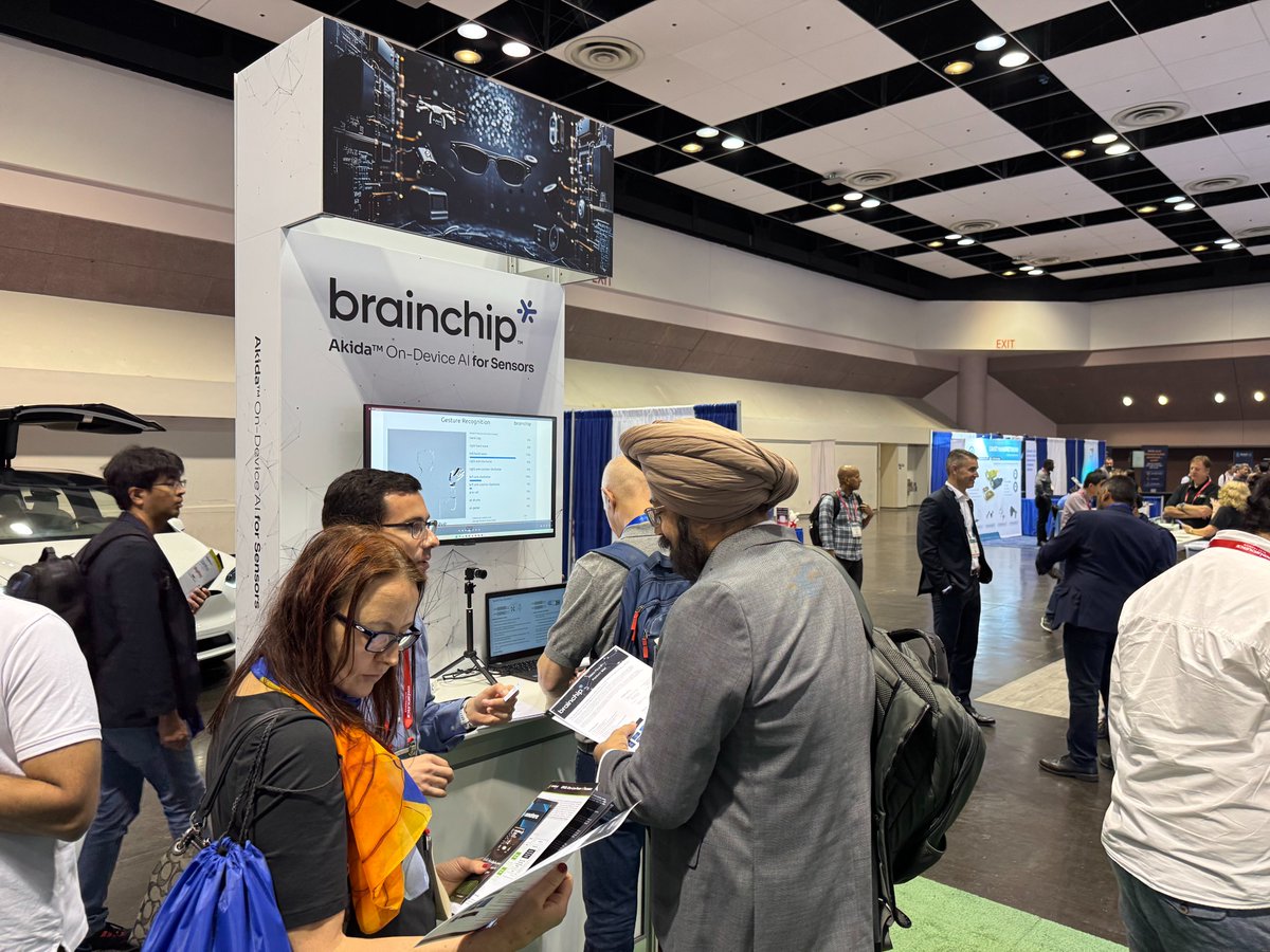 BrainChip_inc's tweet image. This week @SensorsConverge with HaiLa showcasing Akida tech + ultra-low power Wi-Fi for efficiency at the edge. CMO Steve Brightfield joined the panel “From tinyML to Edge AI” on breakthroughs in edge AI.
Next stop: Edge AI Milan July 2-4!
#SensorsConverge #EdgeAIMilan